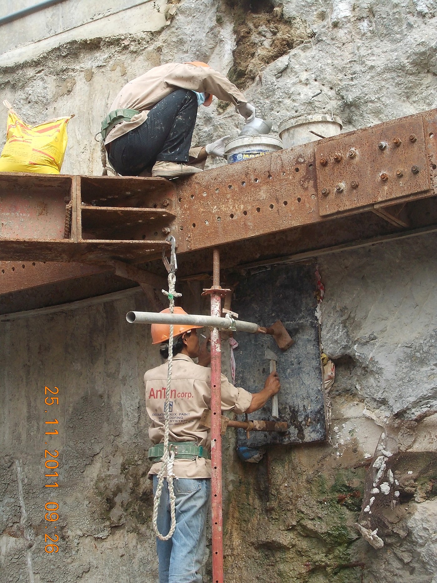 Sửa chữa nứt, rỗ bê tông